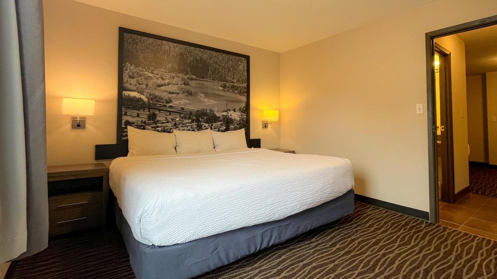 Super 8 By Wyndham Revelstoke Bc Motel Luaran gambar